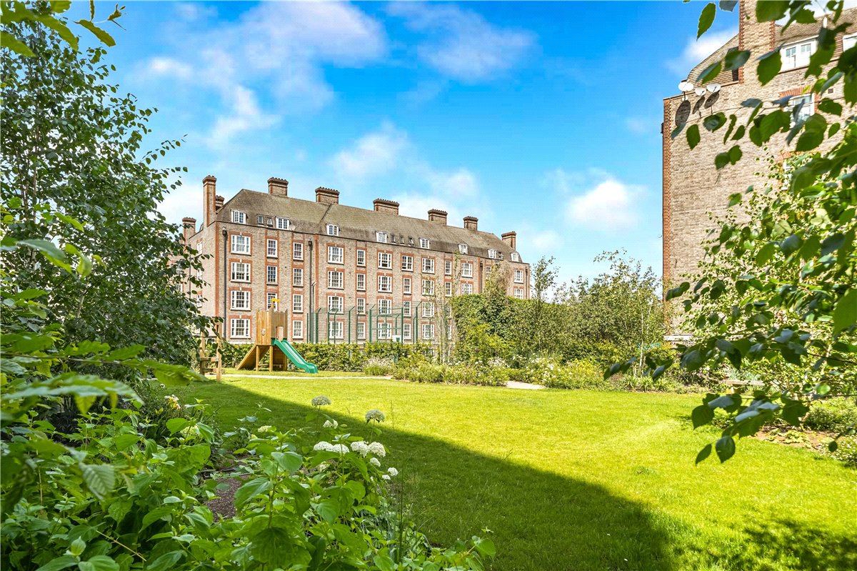 3 bedroom Flat, Gatiff Road, Pimlico, SW1W - Available, Image 16