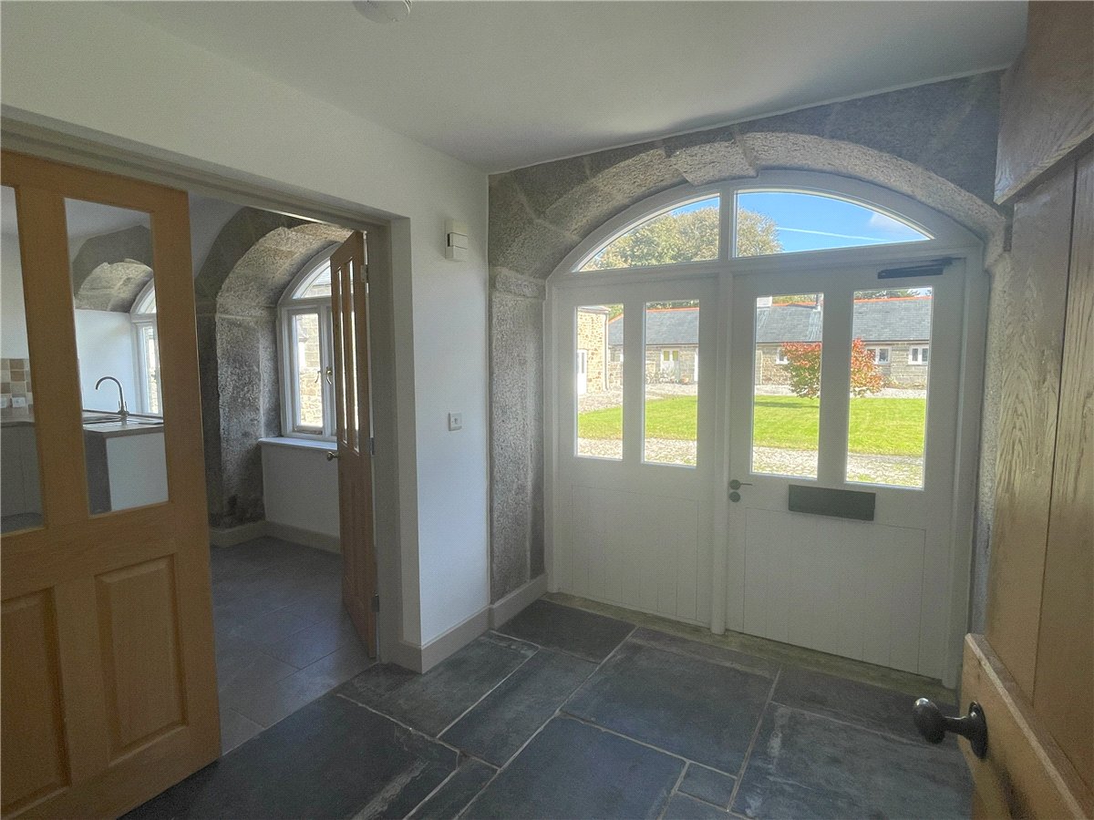 3 bedroom Flat, St. Gluvias, Penryn, TR10 - Available, Image 13