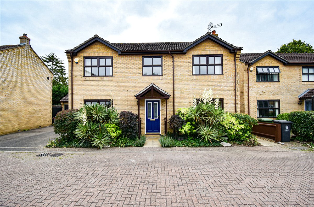 4 bedroom House, Brook Close, Histon, CB24 - 
