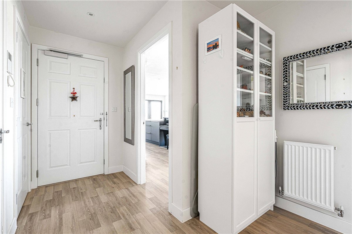 2 bedroom Flat, Patagonia Way, Cambridge, CB3 - Available, Image 3