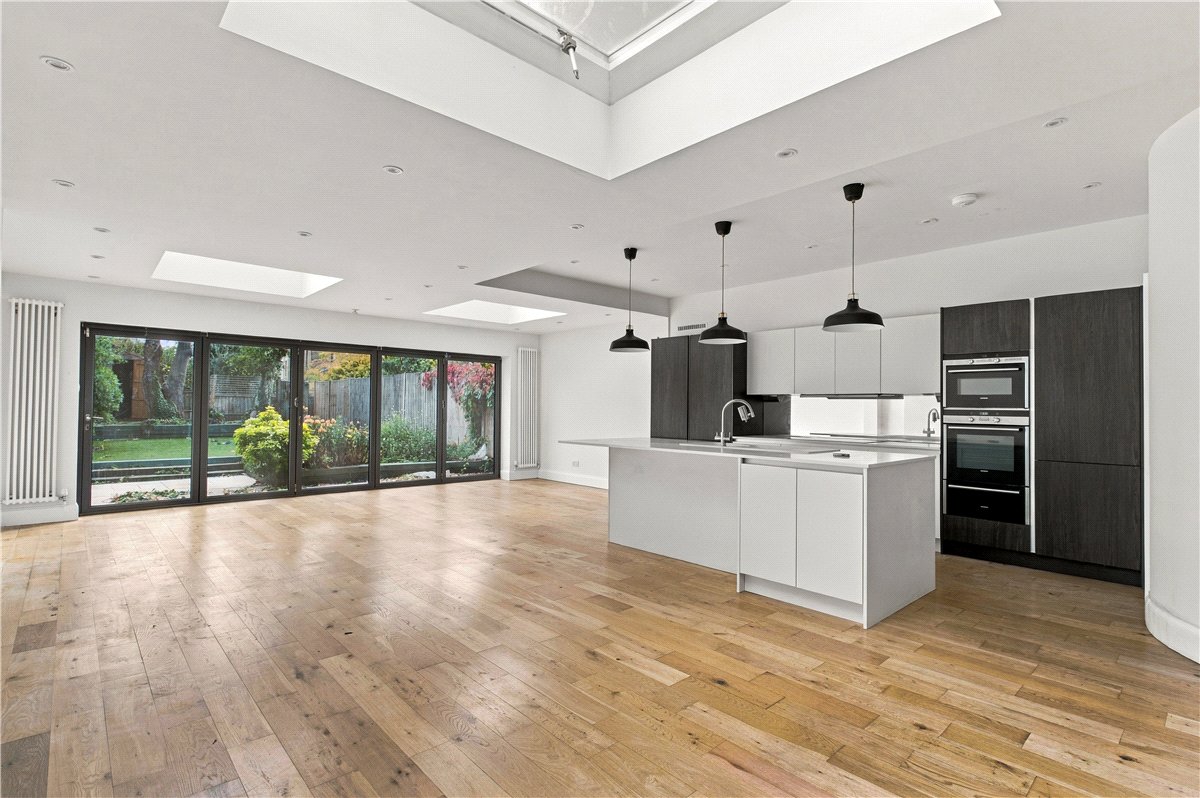 5 bedroom House, Magdalen Road, London, SW18 - Available