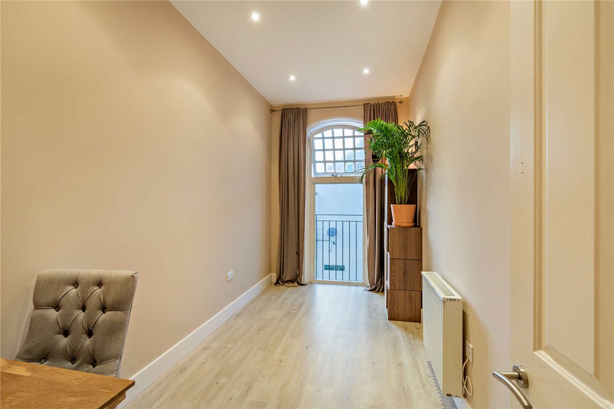 2 bedroom Flat, Craven Road, Newbury, RG14 - Available, Image 6