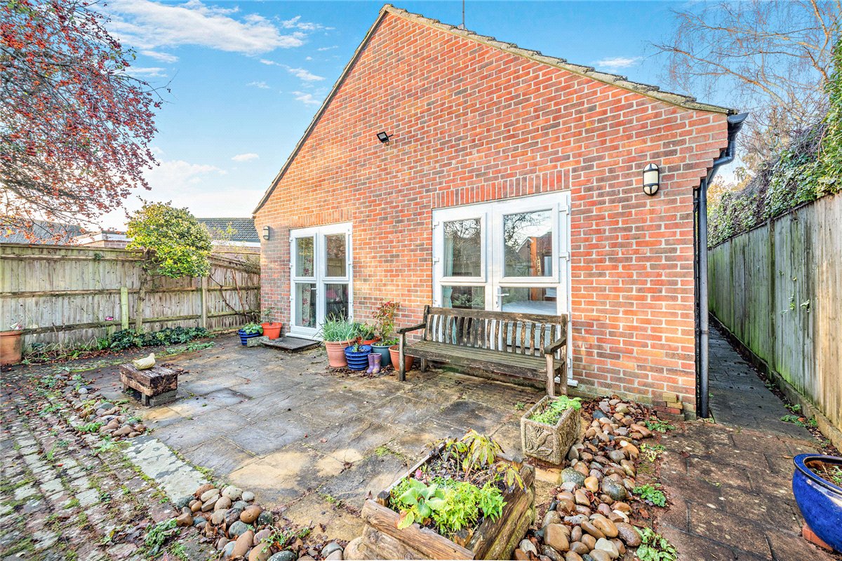 2 bedroom Bungalow, Enborne Road, Newbury, RG14 - Sold STC, Image 16