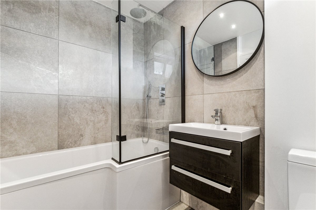 2 bedroom Flat, Bell Drive, London, SW18 - , Image 5