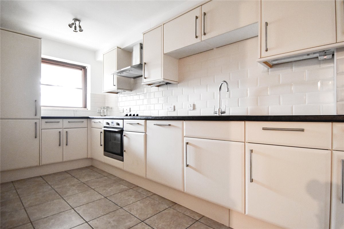 2 bedroom Flat, Beaufort Place, Thompsons Lane, CB5 - Let Agreed