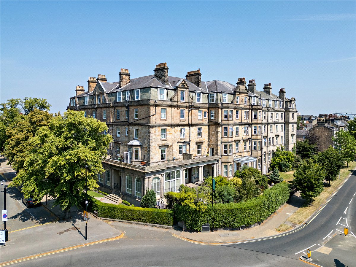4 bedroom House, Windsor Court, West Park, HG1 - Available, Image 20