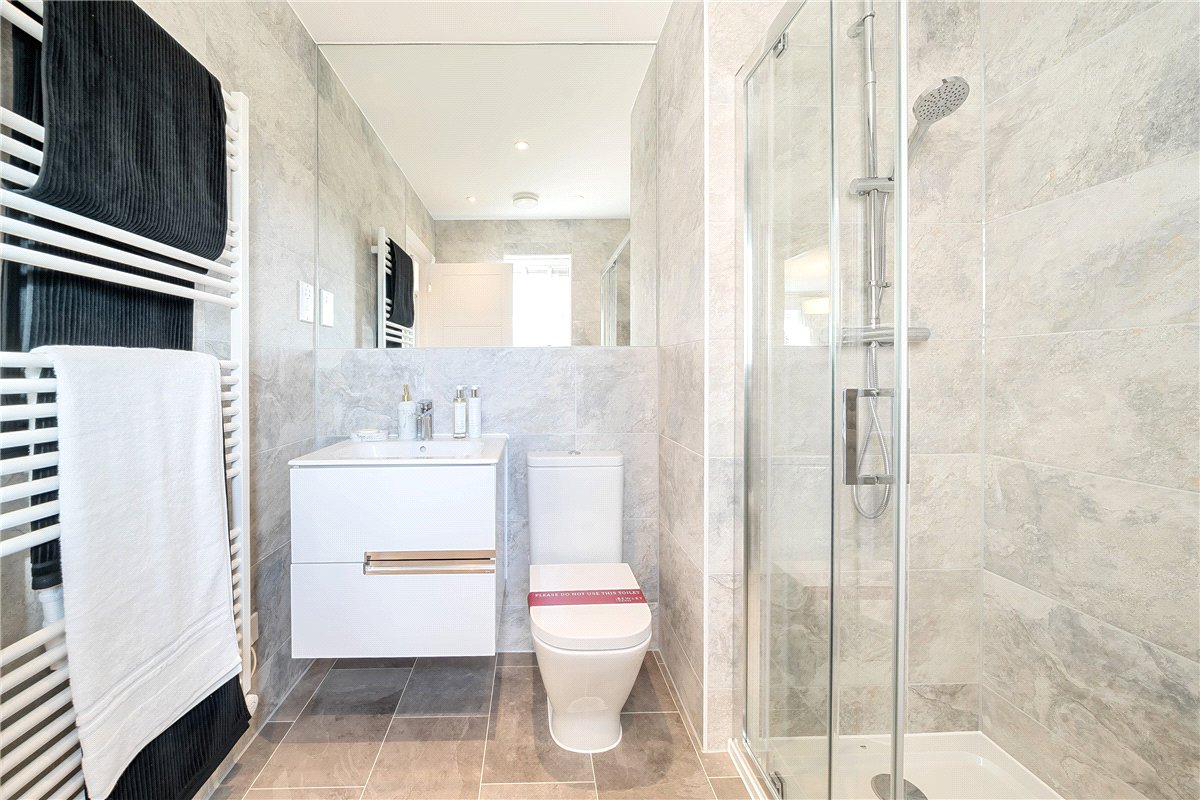 4 bedroom House, Bishops Green, Newbury, RG20 - Available, Image 4