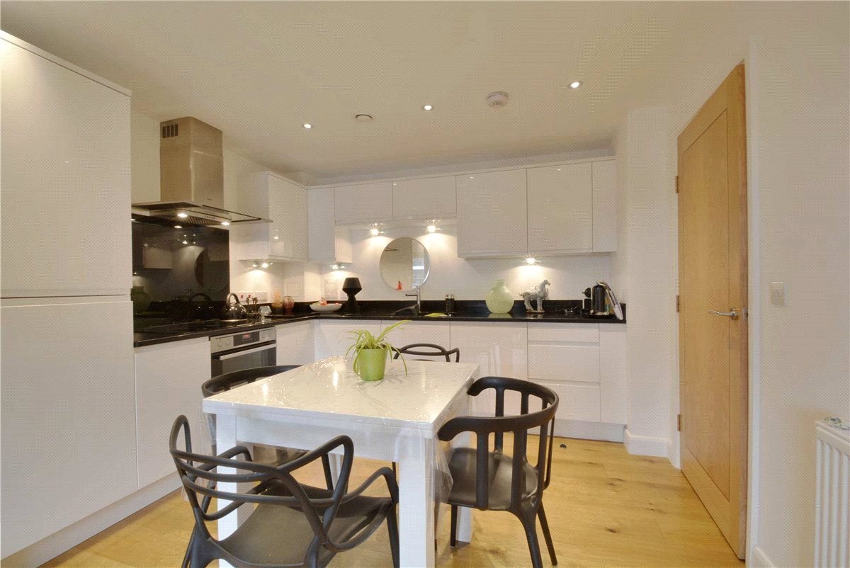 1 bedroom Flat, Racecourse Road, Newbury, RG14 - Available, Image 1