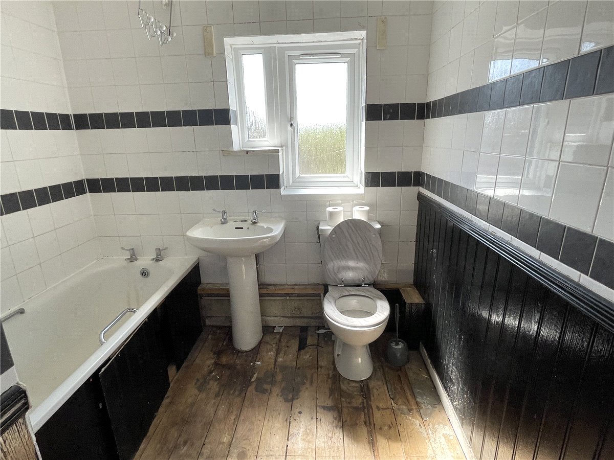 2 bedroom House, Swans Close, Ramsbury, SN8 - Sold, Image 6