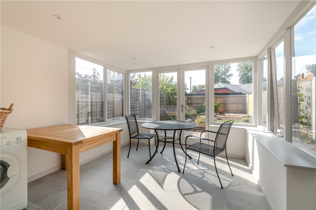 2 bedroom House, Park Lane, Twyford, SO21 - Available, Image 3