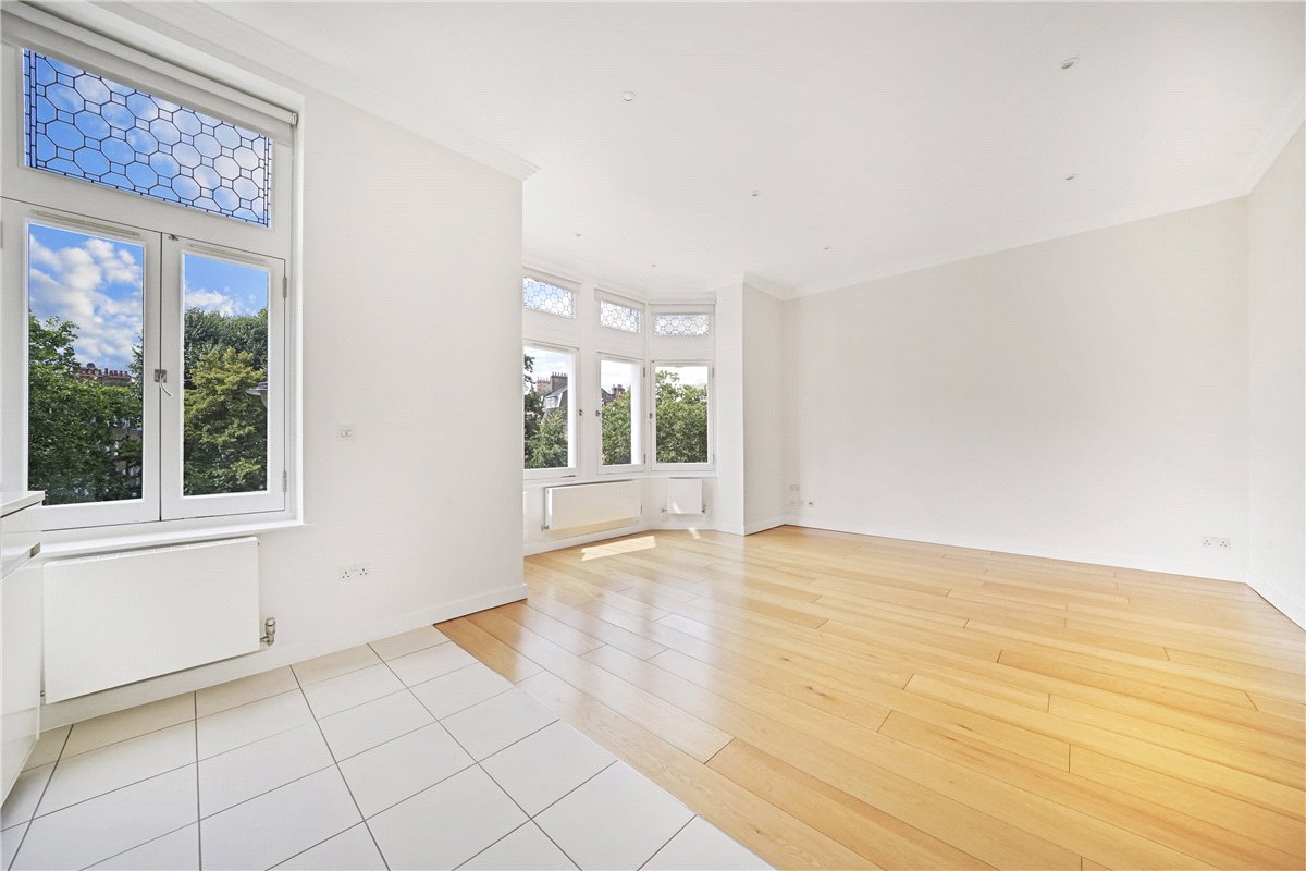 1 bedroom Flat, Brompton Road, Knigjhtsbridge, SW3 - Available