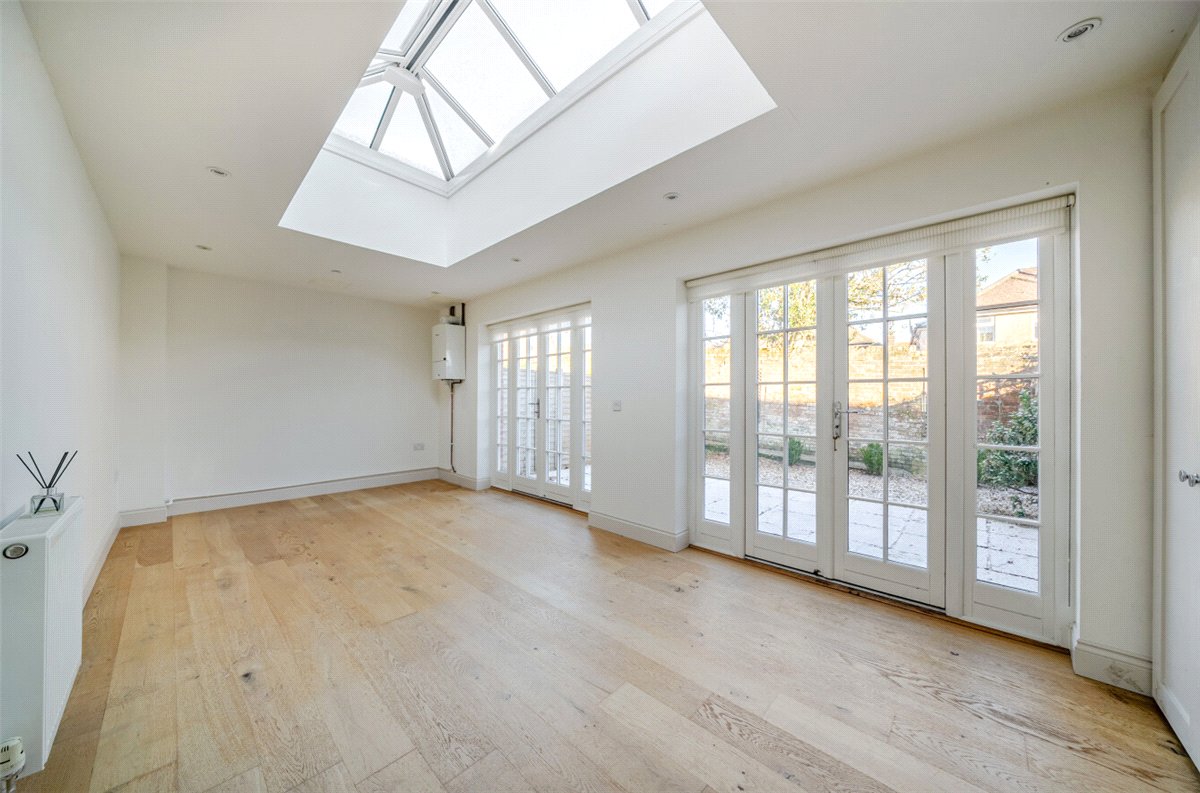 3 bedroom House, Clarendon Court, Marlborough, SN8 - Sold, Image 3