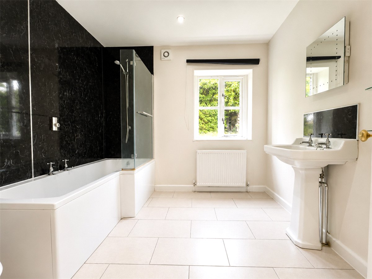 2 bedroom Bungalow, Church Street, Micheldever, SO21 - Let Agreed, Image 5