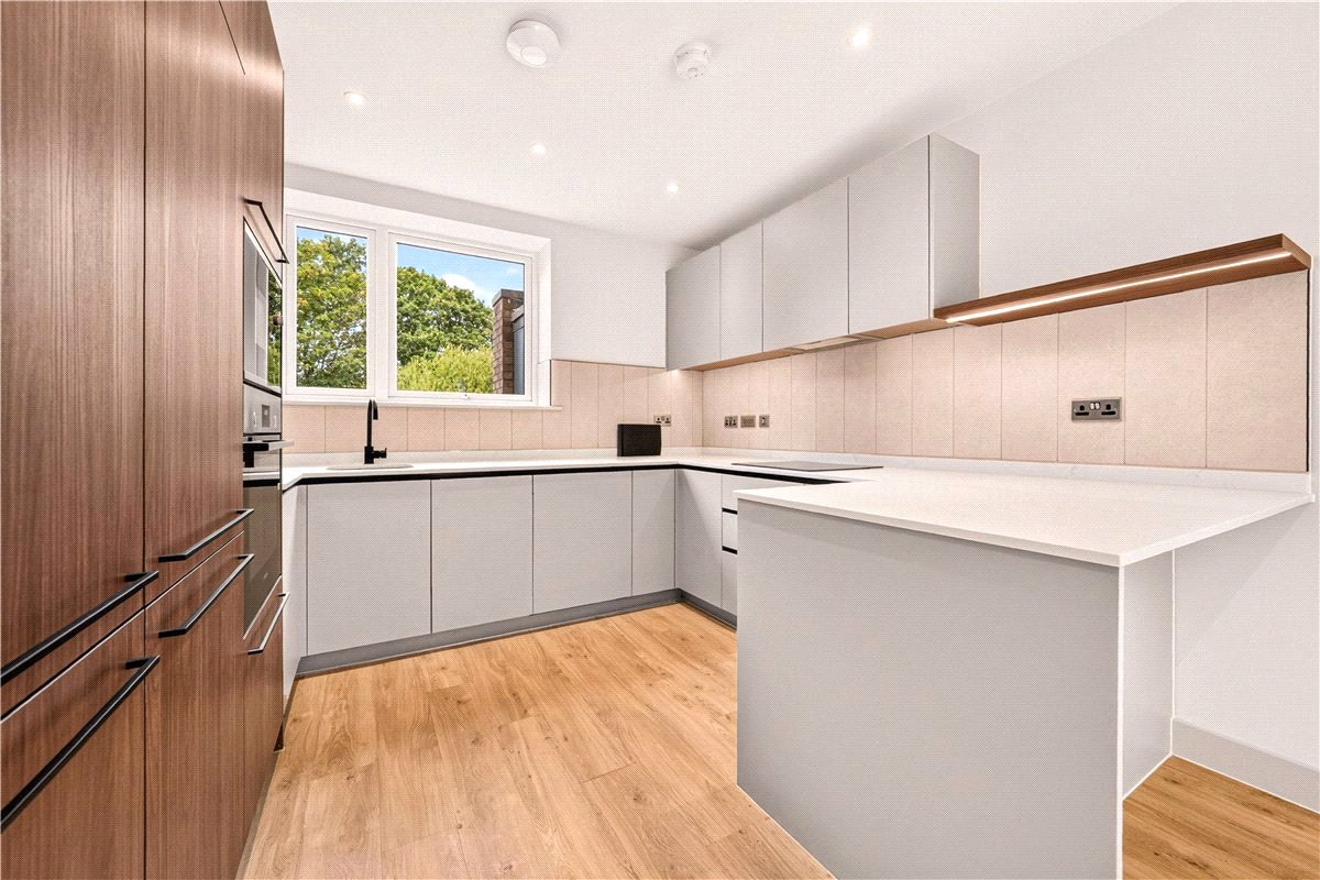 4 bedroom House, Ballast Road, Erith, DA8 - Available, Image 1
