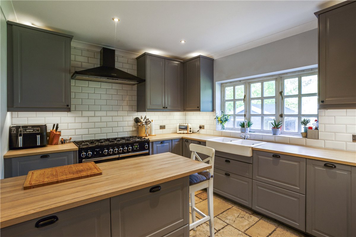 6 bedroom House, Kelham Gardens, Marlborough, SN8 - Available, Image 13