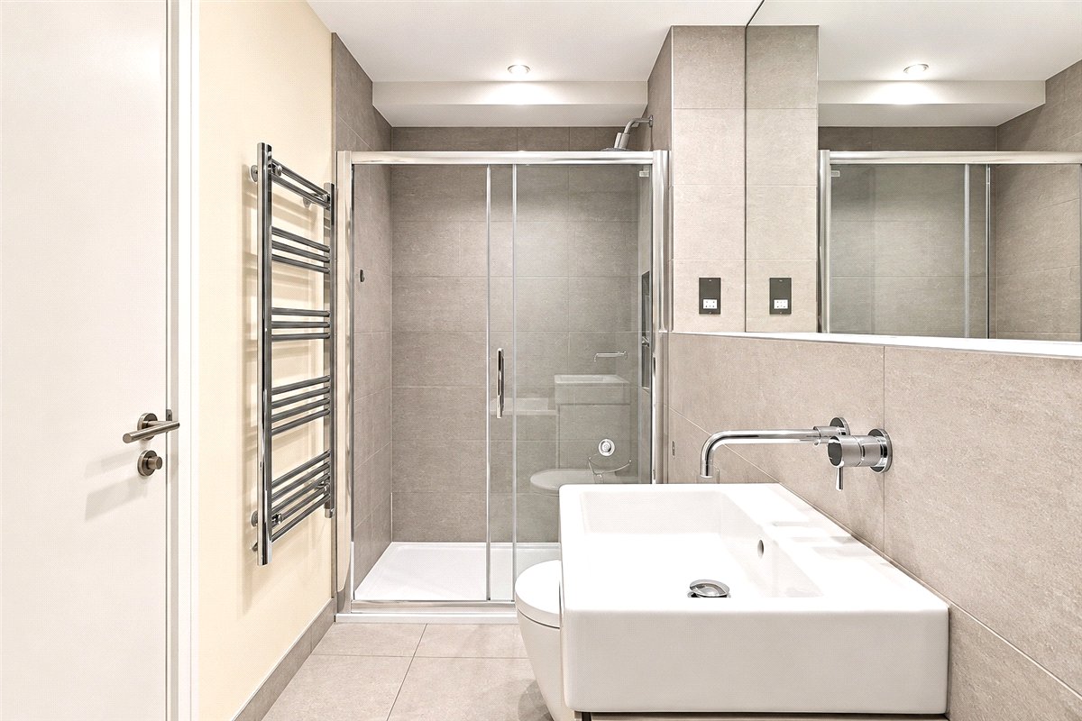 3 bedroom Flat, Broomhouse Lane, London, SW6 - Available, Image 9