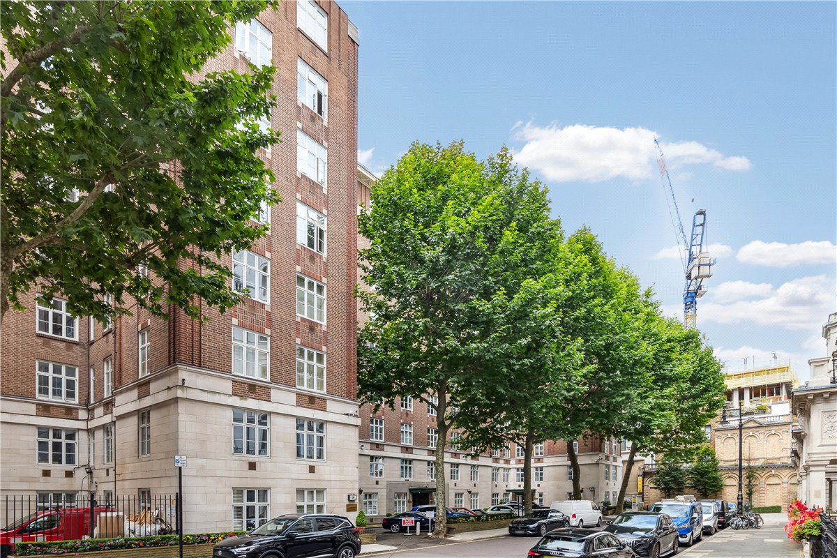 2 bedroom Flat, Chesterfield Gardens, Mayfair, W1J - Available, Image 1
