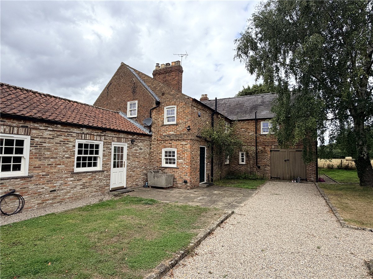 5 bedroom House, Angram, York, YO23 - 