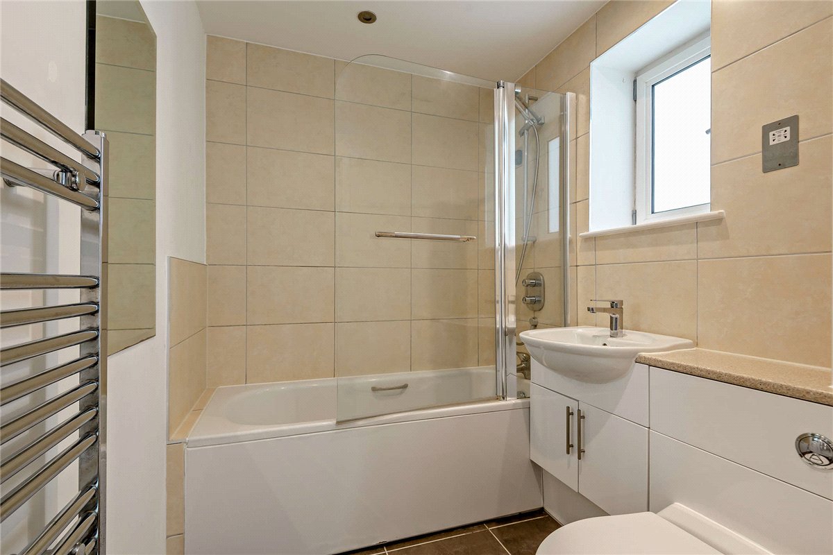 2 bedroom Flat, Park Way, Newbury, RG14 - Available, Image 7