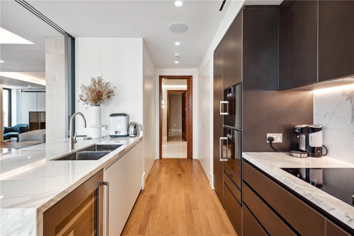 3 bedroom Flat, Lancer Square, Kensington, W8 - Available, Image 4