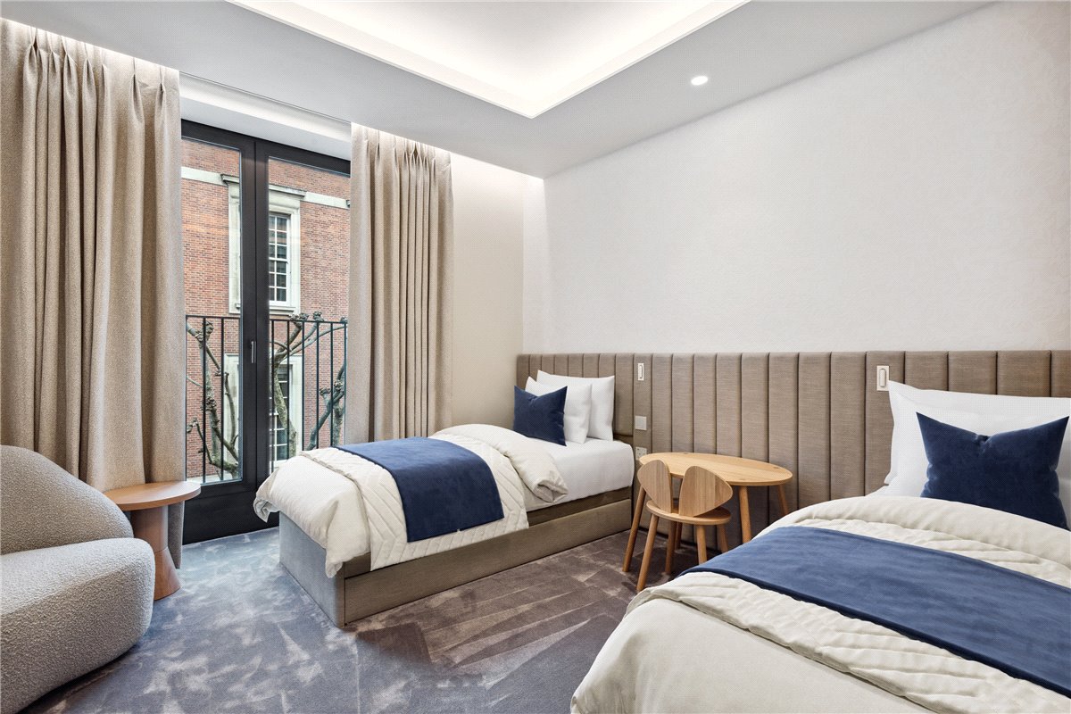 3 bedroom Flat, Lancer Square, Kensington, W8 - Available, Image 4