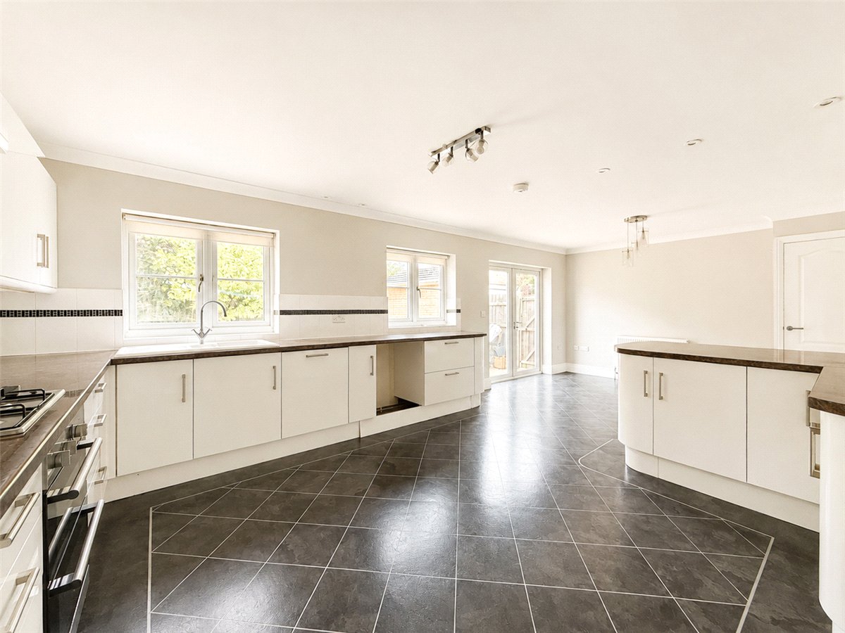 4 bedroom Bungalow, High Street, Longstanton, CB24 - Available, Image 2