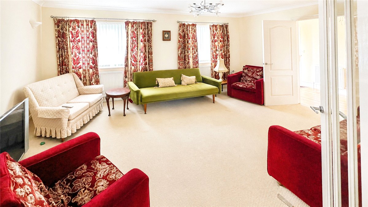 4 bedroom Bungalow, High Street, Longstanton, CB24 - Available, Image 2
