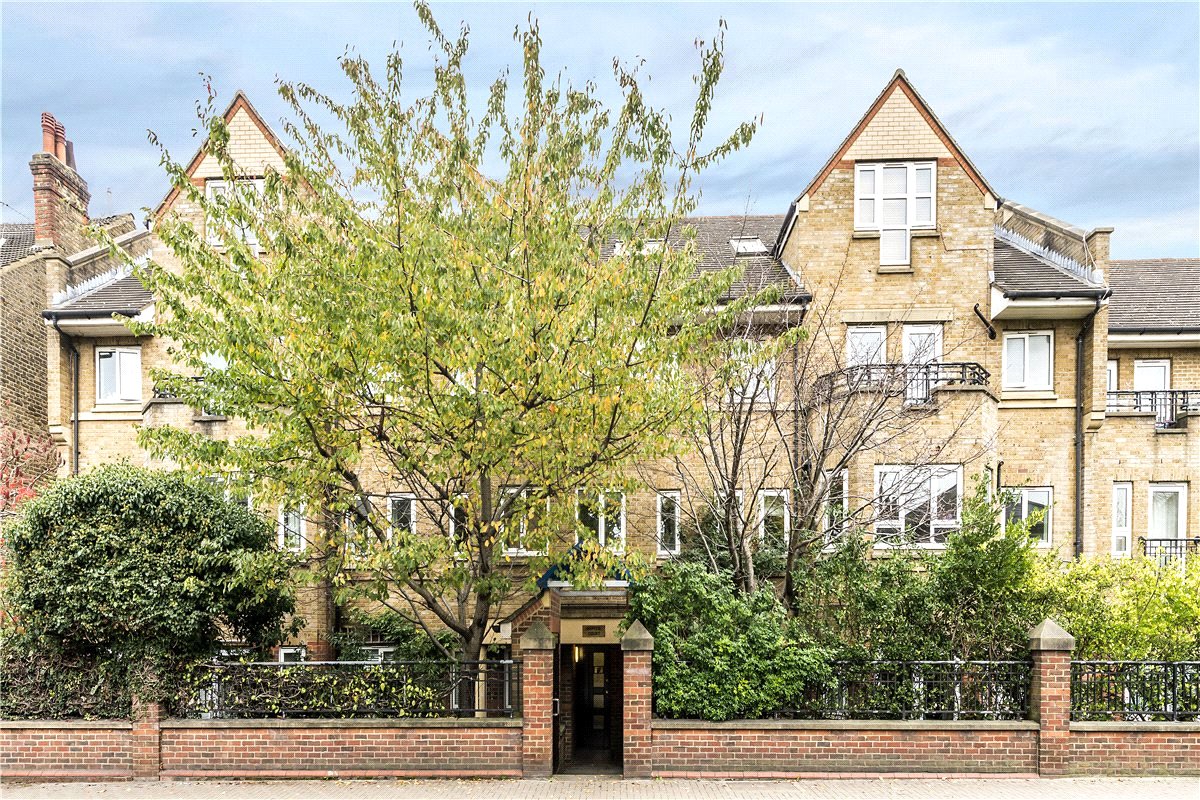 1 bedroom Flat, Naples Court, 72 St. James's Drive, SW12 - Available