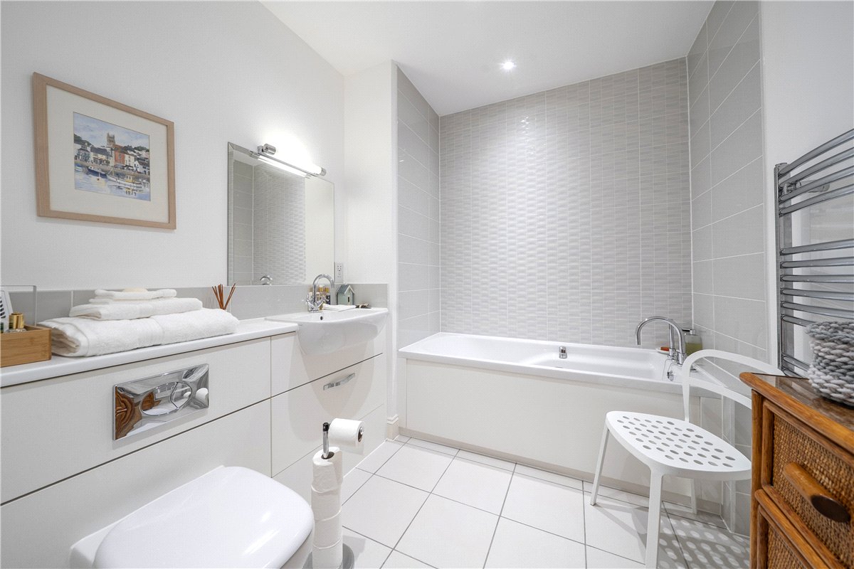 2 bedroom Flat, Priory Court, Marlborough, SN8 - Sold STC, Image 10
