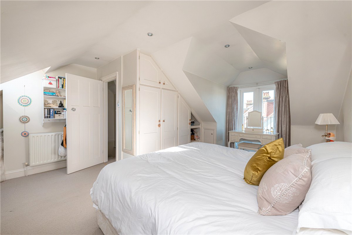4 bedroom House, Sandgate Lane, London, SW18 - , Image 2