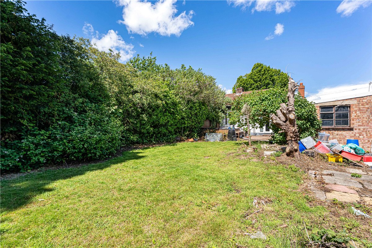 2 bedroom Bungalow, Herlwyn Avenue, Ruislip, HA4 - Available, Image 17