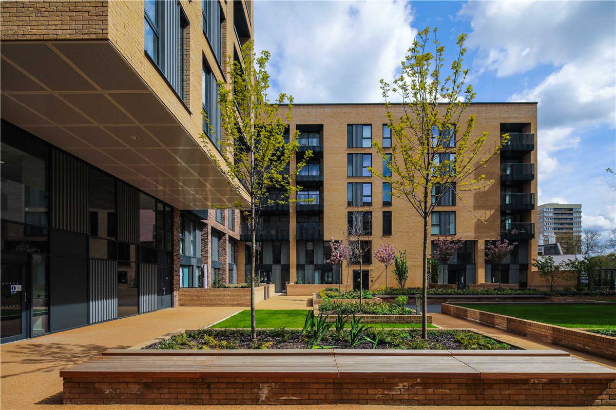 3 bedroom Maisonette, Greyhound Parade, Wimbledon Grounds, London, SW17 - , Image 7