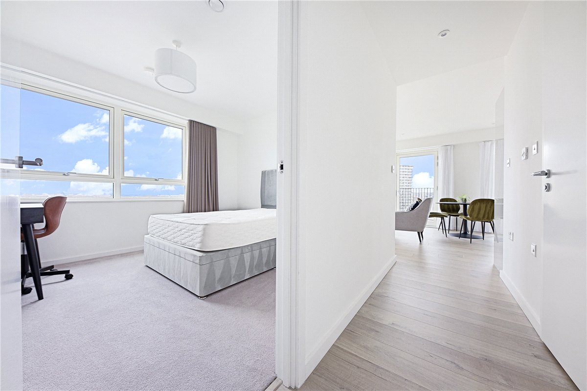 2 bedroom Flat, Heartwell Avenue, London, E16 - , Image 8