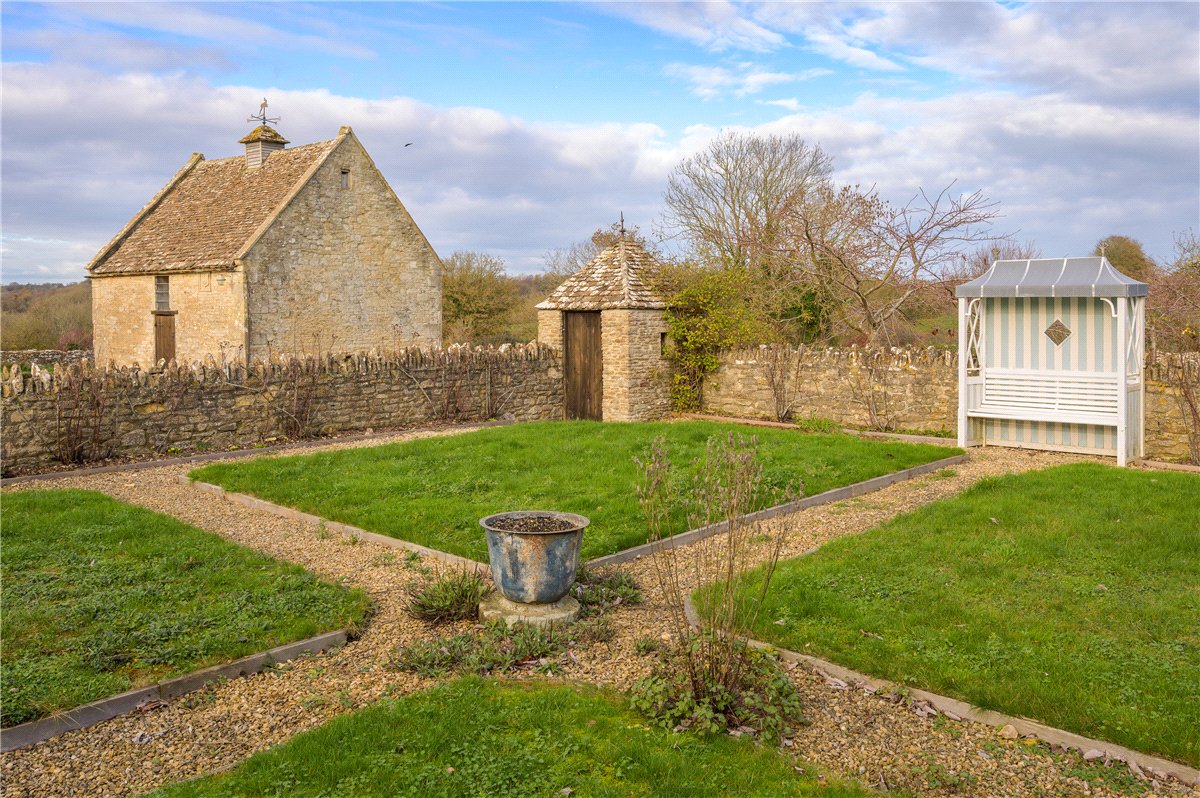 5 bedroom House, West Yatton, Yatton Keynell, SN14 - Available, Image 6