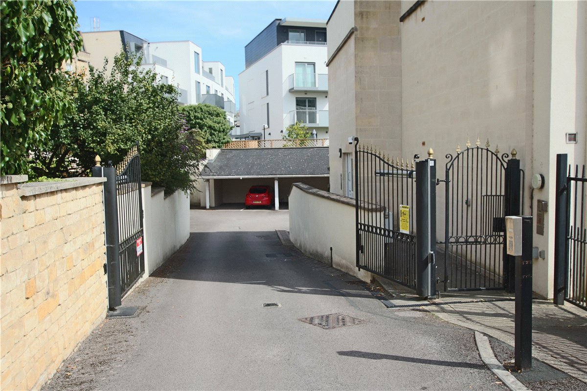 2 bedroom Flat, Victoria Bridge Road, Bath, BA1 - Sold, Image 3