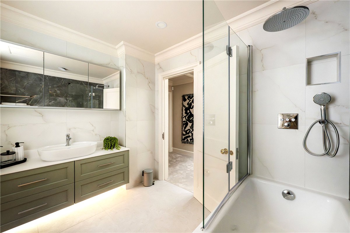 3 bedroom House, Woods Mews, Mayfair, W1K - Available, Image 12