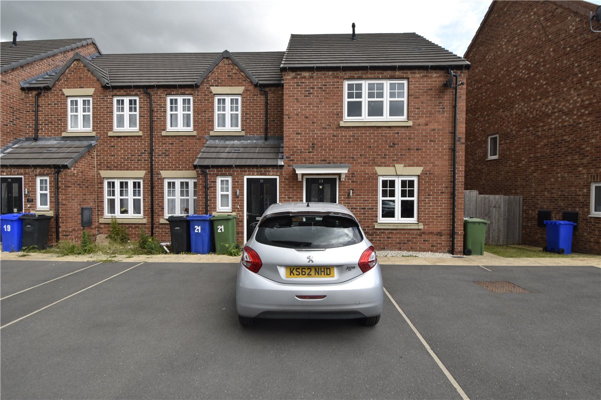 3 bedroom House, Harper Hill Gardens, Bircotes, DN11 - 