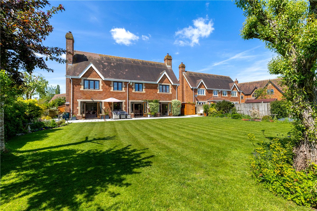 5 bedroom House, Grafton Place, East Grafton, SN8 - Available