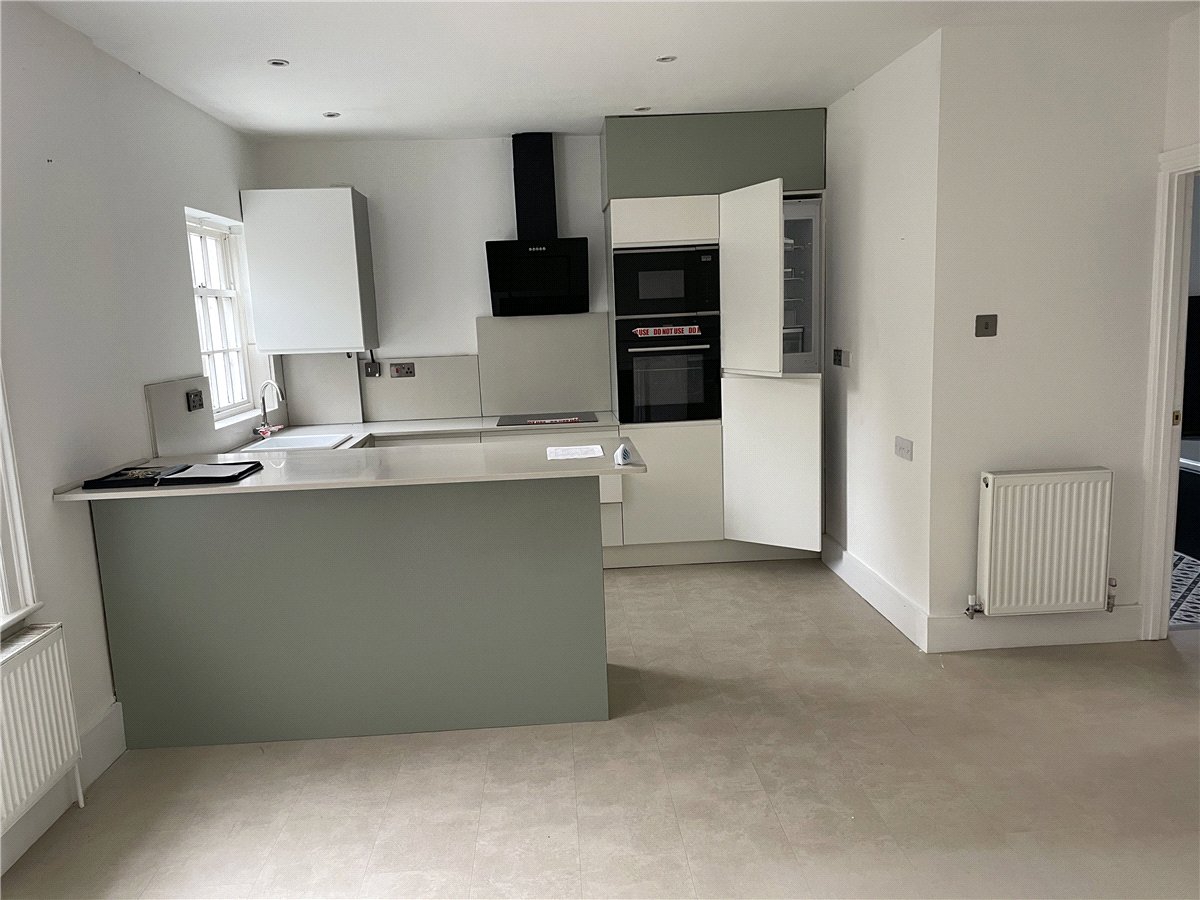 2 bedroom Flat, Charnham Court, Hungerford, RG17 - Sold STC, Image 1