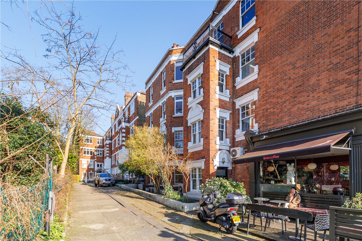 2 bedroom Flat, Colehill Gardens, Fulham Palace Road, SW6 - Available