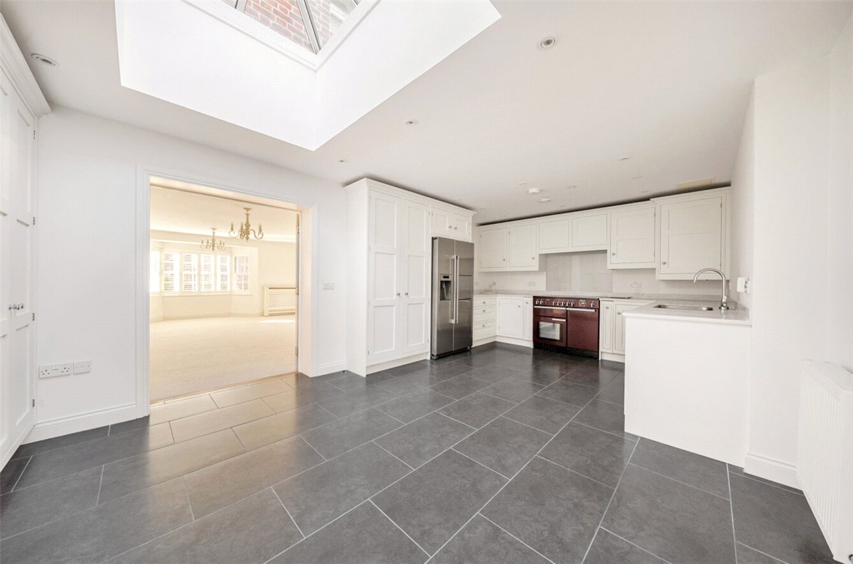 3 bedroom House, Clarendon Court, Marlborough, SN8 - Sold, Image 5