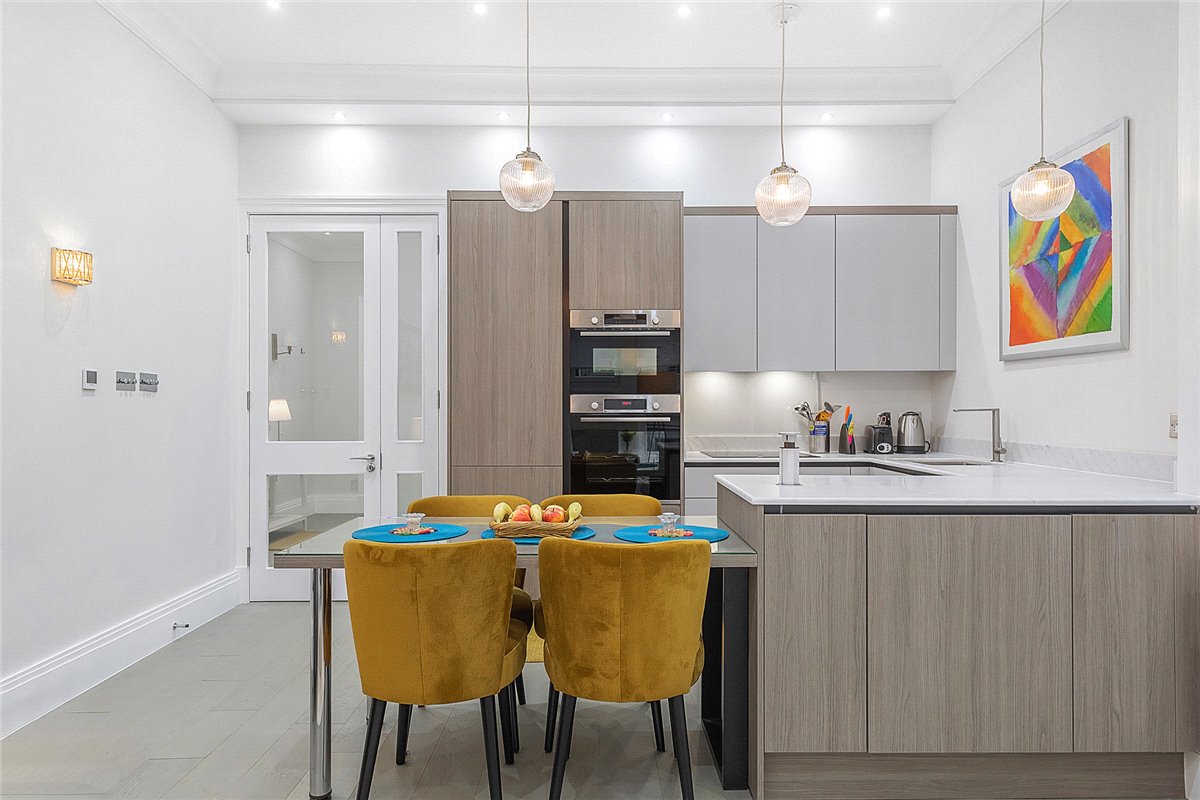 2 bedroom Flat, Berkeley Street, Mayfair, W1J - Available, Image 2
