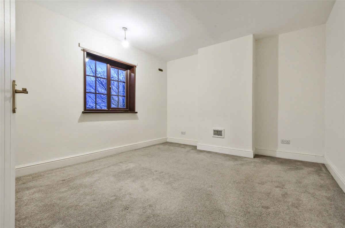 4 bedroom House, Chesterfield Road, Barlborough, S43 - Let Agreed, Image 3