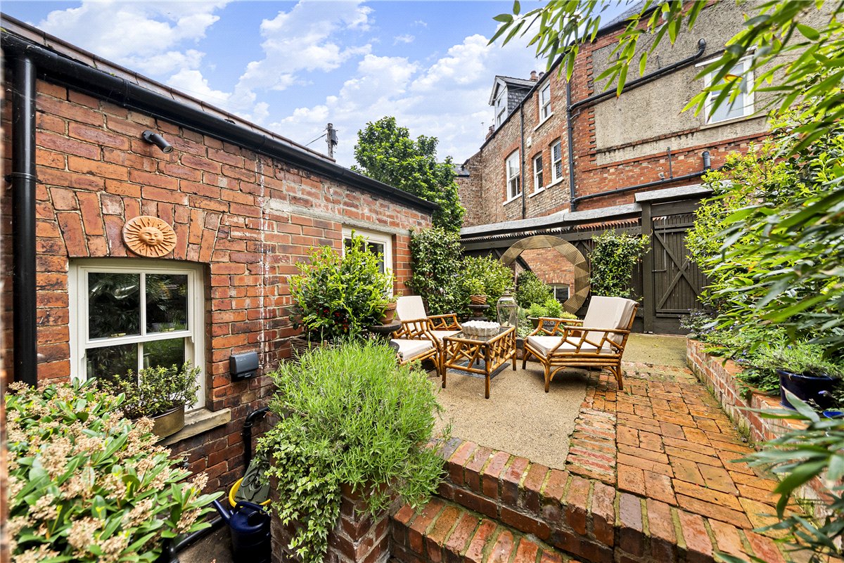 4 bedroom House, Albemarle Road, York, YO23 - Available, Image 2