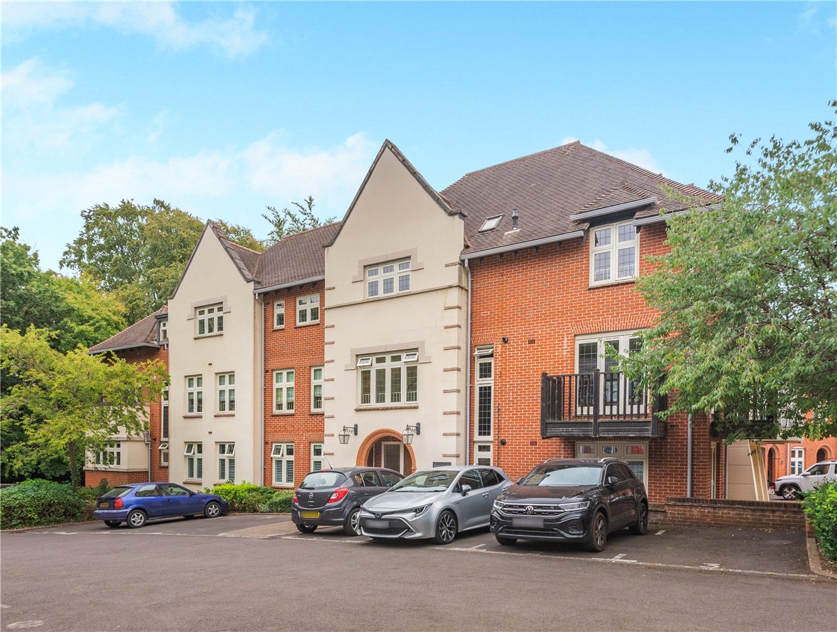 2 bedroom Flat, Highcroft Road, Winchester, SO22 - Available