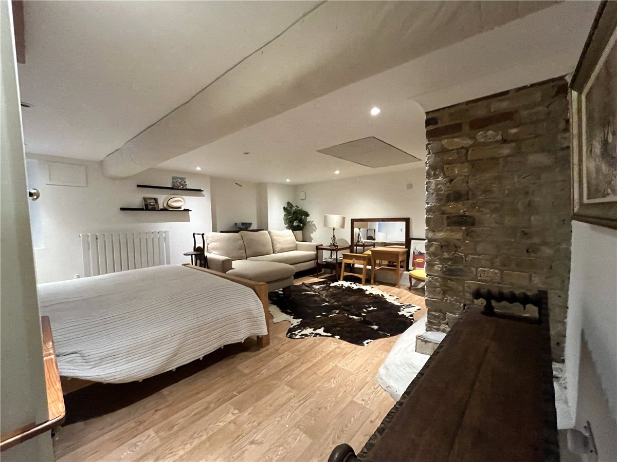 2 bedroom Flat, Nightingale Lane, London, SW12 - Available, Image 19