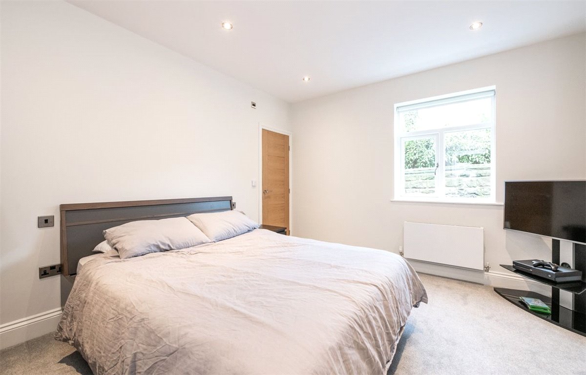 2 bedroom Flat, Franklin Mount, Harrogate, HG1 - Sold STC, Image 6