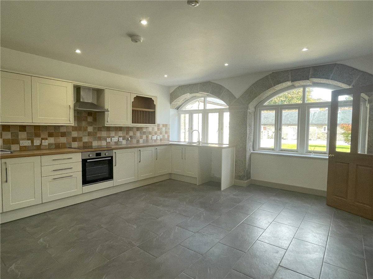 3 bedroom Flat, St. Gluvias, Penryn, TR10 - Available, Image 2