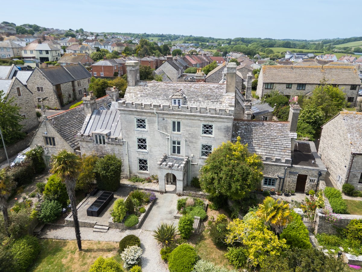 8 bedroom House, High Street, Swanage, BH19 - Available, Image 32