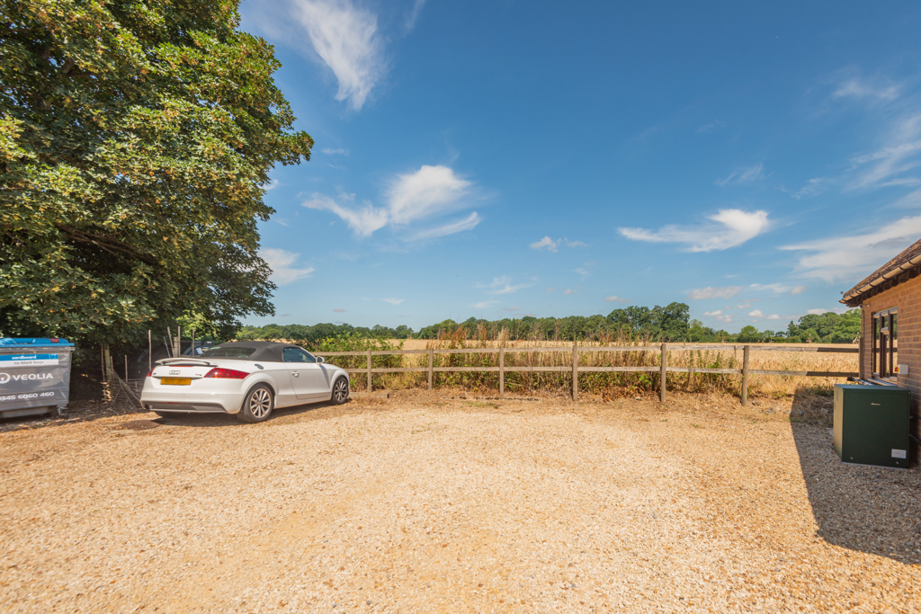 613 Sq Ft, Great Hampden, Great Missenden, HP16 - Available, Image 6